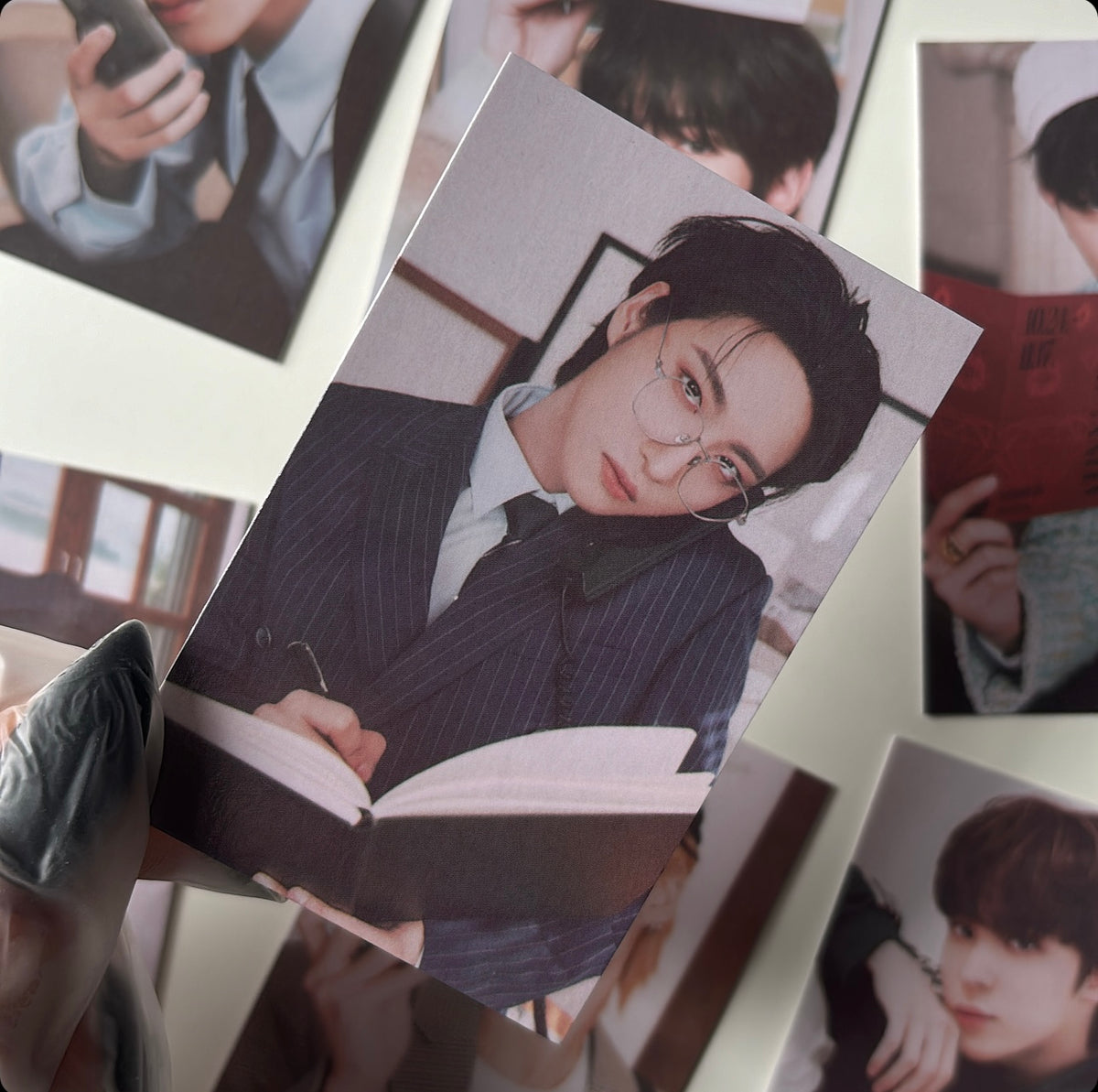ATEEZ - Seasons Greetings 2024 [photocards]